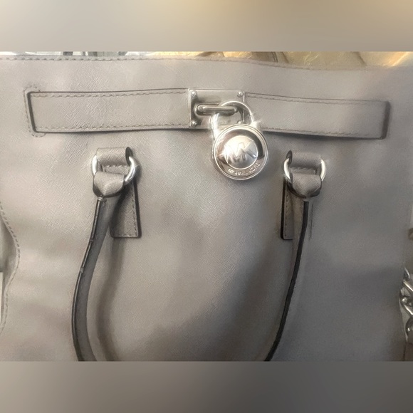 Michael Kors Saffiano Leather Hamilton Tote in Pearl Grey - Picture 5 of 7